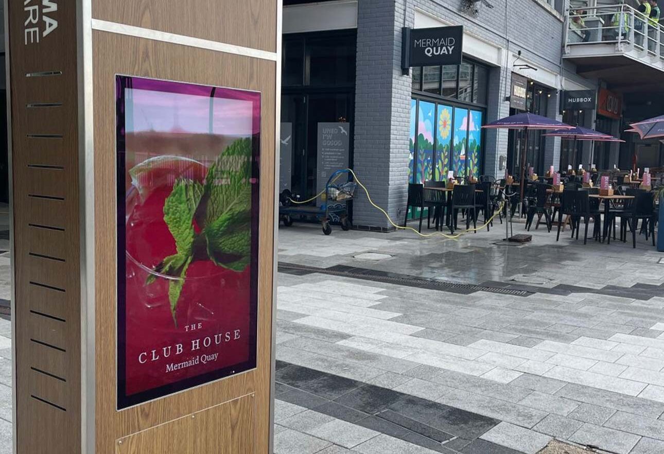 outdoor displays 10